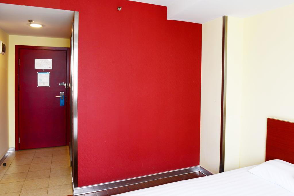 Hanting Express Shanghai Middle Sichuan Road Exterior photo