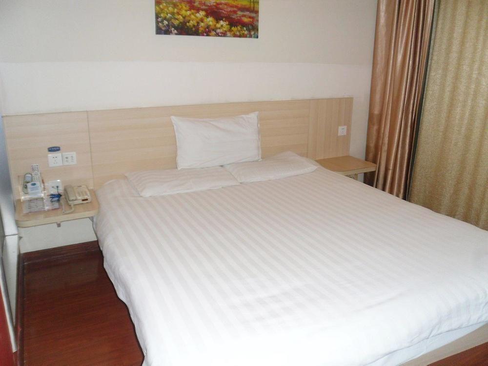 Hanting Express Shanghai Middle Sichuan Road Exterior photo